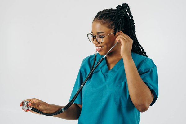 Des dispositifs pour faciliter la communication des seniors